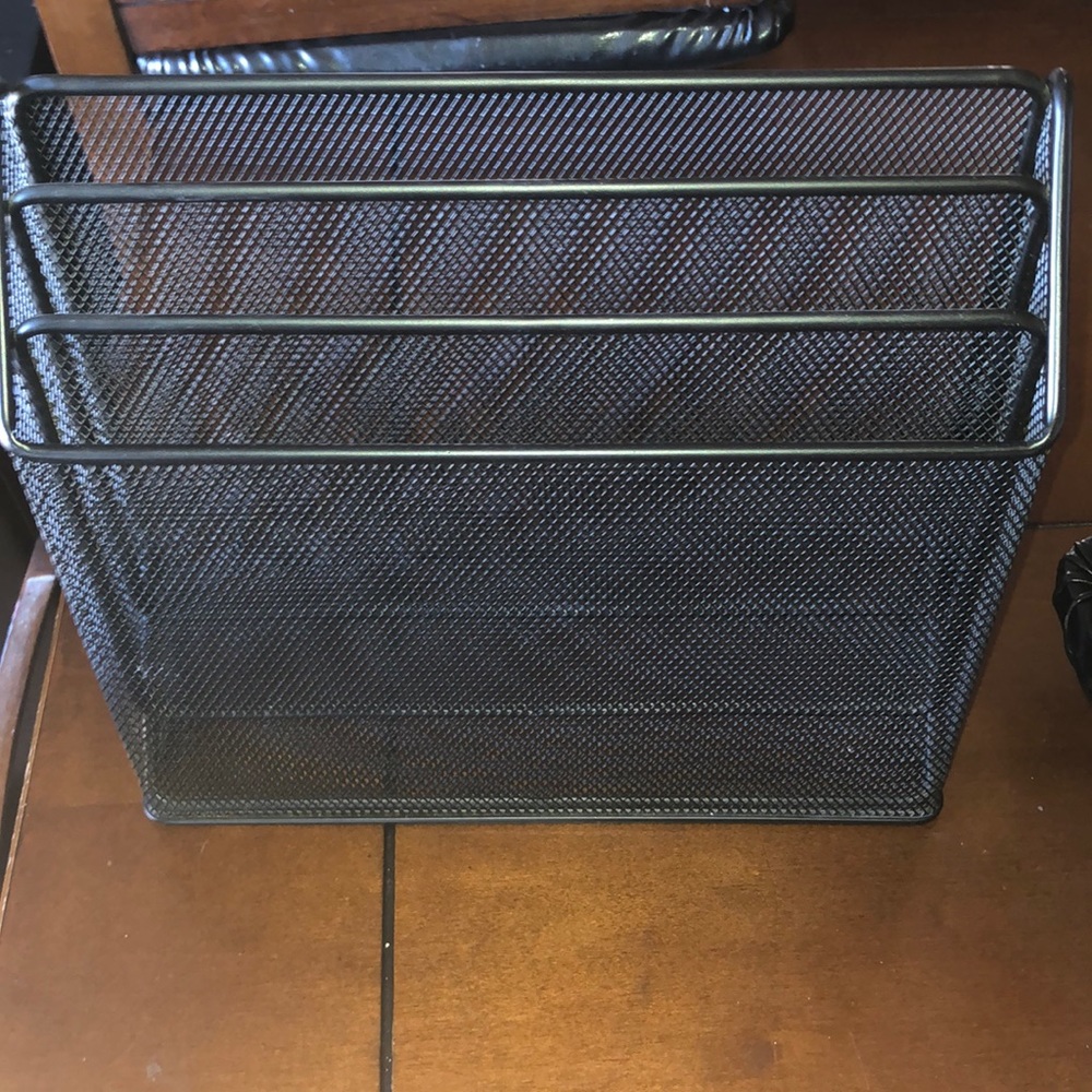 Desk organizer